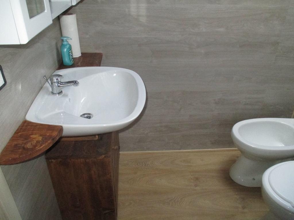 أرتا تيرمي B&B L'Asinello Rampante الغرفة الصورة